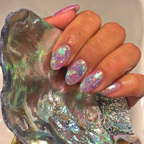 Opal Holographic Nails, Iridescent Nail Art Designs, Rainbow Iridescent Nails, Holographic Nails Short, Abalone Shell Nails, Opal Nails Acrylic, Abalone Nails, Opal Nail Designs, Holo Glitter Nails