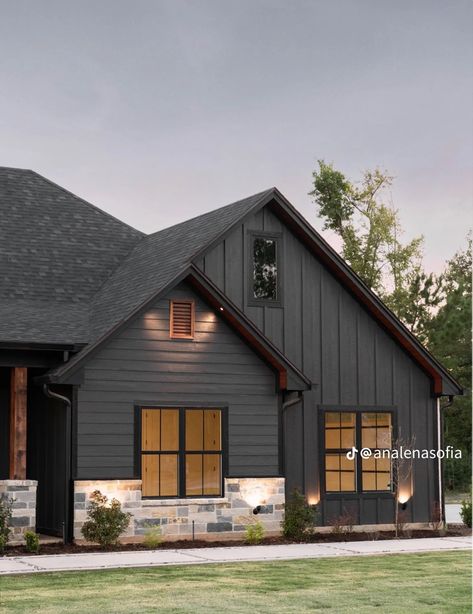 Black Trim Exterior House, Dark Exterior House, Dark Grey Houses, Grey Exterior House Colors, Exterior House Siding, Gray House Exterior, Ranch House Exterior, Black Houses, Lake Houses Exterior