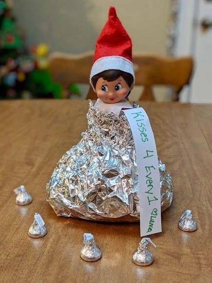 December 23rd Elf On The Shelf, Elf On The Shelf Goodbye Kisses, Elf On The Shelf Ideas Hershey Kisses, Elf On The Shelf Nugget Couch, Elf On The Shelf Kisses Ideas, Elf On The Shelf Shenanigans, Elf On The Shelf Dress Up, Hershey Kiss Elf On Shelf, Elf Hershey Kisses