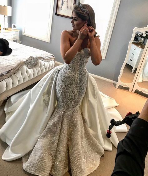 Gown With Detachable Train, Beaded Wedding Gowns, Robes Glamour, Detachable Train, Wedding Gowns Mermaid, Lace Strapless, Beaded Wedding, فستان سهرة, A Wedding Dress