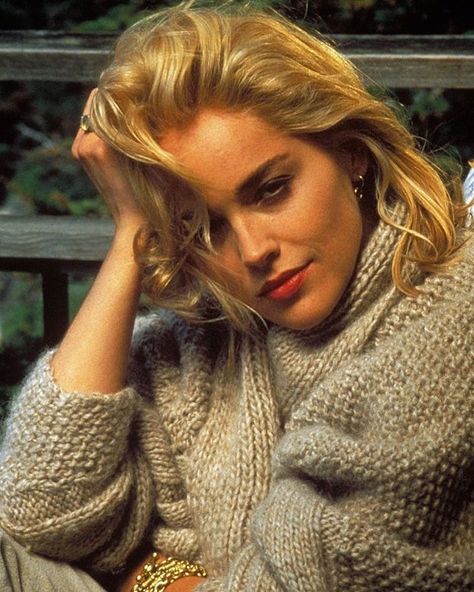 Catherine Tramell, Blonde Hair Boy, Basic Instinct, Sharon Stone, Fashion Photography Poses, Charlize Theron, American Actress, Actors & Actresses, Blonde Hair