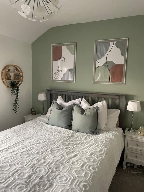 Sage Green Gray And White Bedroom, Gray And Sage Green Bedroom, Sage And Gray Bedroom, Grey And Sage Bedroom, Forest Green Room Ideas Bedroom, Sage And Black Bedroom, Green And Grey Room, Grey And Sage Green Bedroom, Sage And Grey Bedroom