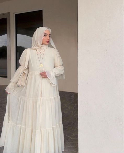 Summer Hijabi, Dress For Eid, Elegant Backless Dress, Modest Outfits Muslim, Outfits Muslim, Mode Turban, Modest Fashion Hijab, Muslim Fashion Hijab Outfits, Muslim Outfits Casual