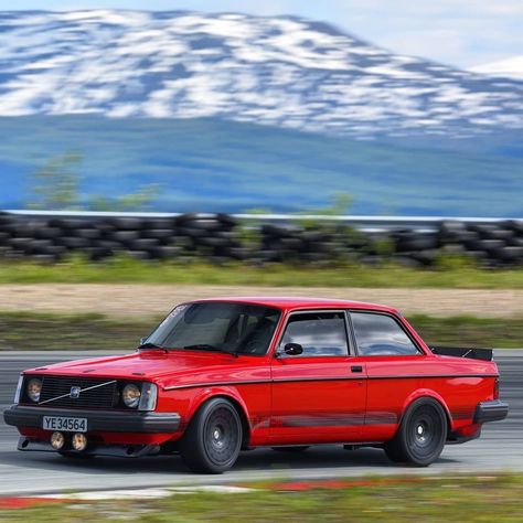 🇸🇪 The home of Swedish Car Culture and Merchandise 🇸🇪⁠ 👤: @vebbers #volvo240 #volvo242 #volvo242turbo #volvo242gt #retro #redblock #racecar #classiccar #volvolove #rollingshot #madebysweden #volvoofsweden #volvoofinstagram #volvolife #volvostance #volvofamily #volvospeed #volvogang #swedishcar #swedishboostmafia #svenskbilcultur In Motion, Overland Truck, Volvo 240, Car Inspiration, Volvo Cars, Subaru Outback, Street Cars, Car Culture, Pure Beauty