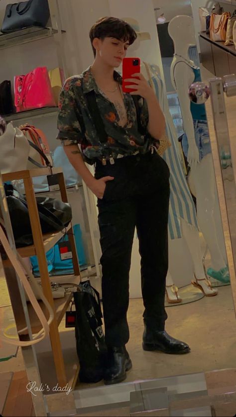 Tomboy Club Outfit, Gay Bar Outfit Women, Masc Woman Outfit, Fem Lesbian Style, Lesbian Outfits Tomboys, Enby Style, Soft Masc, Soft Butch, Fem Lesbian