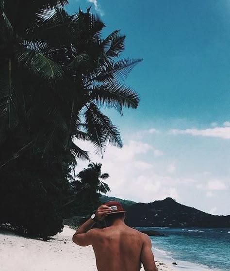 Beach Tumblr, Photos Bff, Mens Photoshoot Poses, Photo Summer, Beach Photography Poses, Men Photography, Foto Poses, Boy Photography Poses, Men Beach