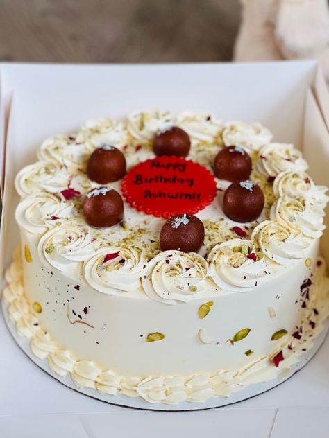 Gulab Jamun Cake Decoration, Crismas Cake, Rasmalai Cake Recipe, Gulab Jamun Cake, Teachers Day Cake, Rasmalai Cake, Decorating Frosting, Cake Cafe, Chocolate Dishes