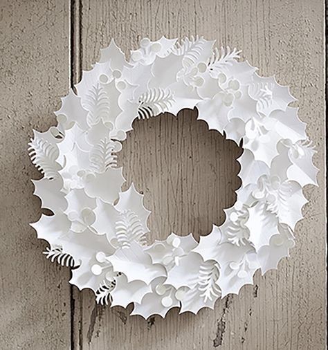 Christmas Wreath Cricut, Flower Wedding Decorations, Paper Foliage, Paper Flower Wedding, Xmas Window, Cricut Business, Paper Flower Wreaths, Christmas Decs, Christmas Creative