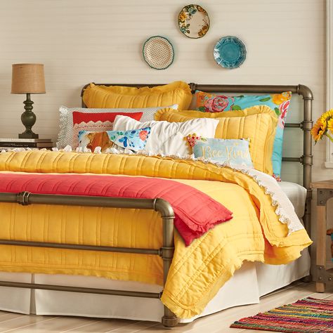 pioneer woman yellow bedding Fall Bedding Sets, Divan Cama, Pioneer Woman Kitchen, Yellow Bedding, Woman Bedding, Gorgeous Bedrooms, Bedroom Decorating Ideas, Yellow Bedroom, Woman Bedroom