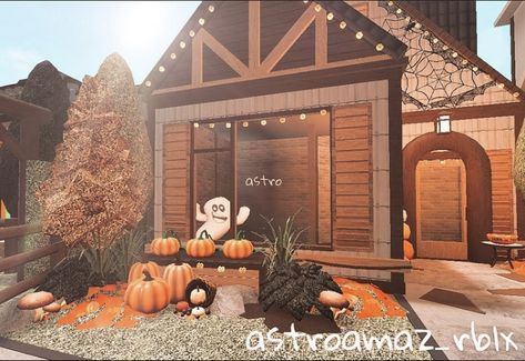 Tiny Fall Bloxburg House, Small Fall Bloxburg House, Hollowen Bloxburg House, Autumn Aesthetic Bloxburg Houses, Bloxburg Autumn House Realistic, Bloxburg Castle, Bloxburg Halloween, Fall Bloxburg, Bloxburg Homes