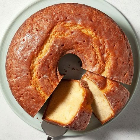 Kentucky Butter Cake Traditional Easter Desserts, Bundt Recipes, Kentucky Butter Cake, Butter Cake Recipe, Taste Of Home Recipes, Vintage Baking, Summer Cakes, Pound Cakes, Köstliche Desserts