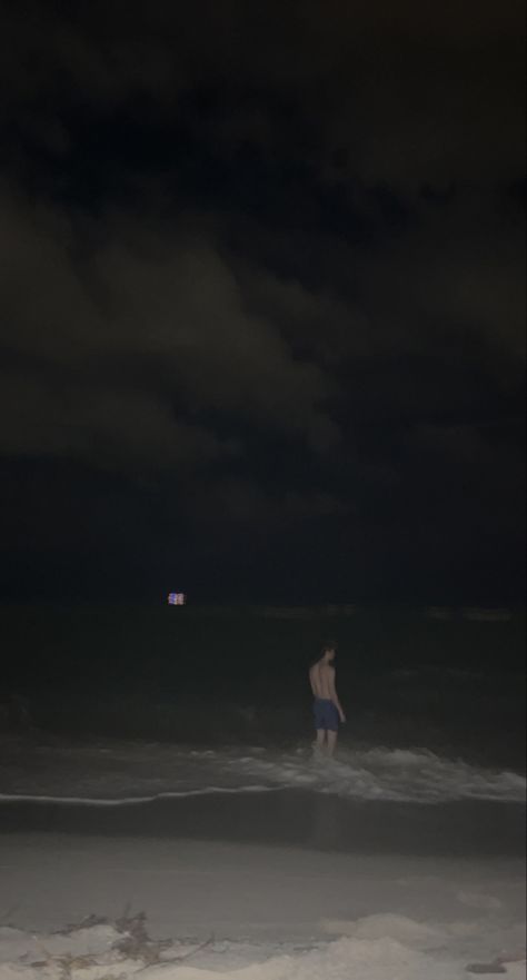 Beach At Night With Boyfriend, Night Beach Snap, Swimming Beach Aesthetic, Beach Pictures Night, Night Aesthetic Beach, Night Beach Photoshoot, Aesthetic Destinations, Beach Night Aesthetic, Sea Night Beach