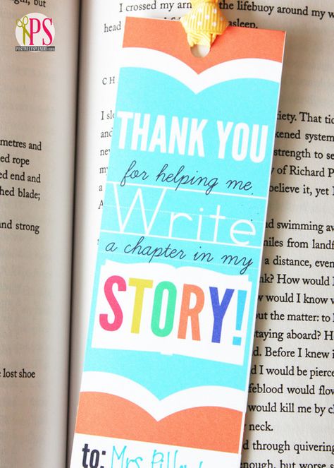 Teacher Appreciation Bookmarks (Free Printables!) - Give along with a favorite book for a special back-to-school teacher gift. #backtoschool Teacher Appreciation Bookmark, Cheap Teacher Appreciation Gifts, Inexpensive Teacher Appreciation Gifts, Teacher Appreciation Printables, Teachers Diy, Staff Appreciation, Diy Teacher Gifts, Teacher Printable, Teacher Appreciation Week