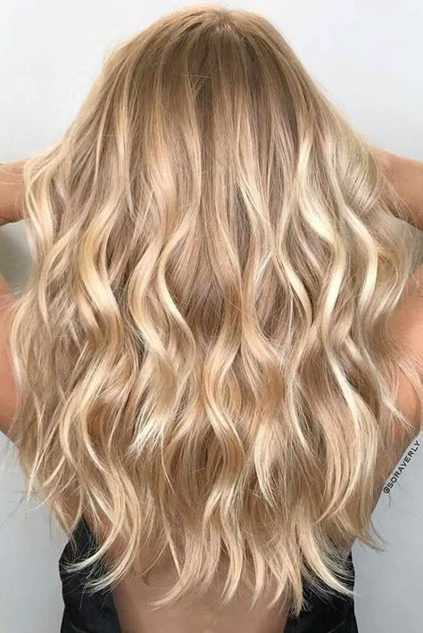 Champagne Blonde Warm Blonde Hair, Hair Color Pictures, Long Blonde Wig, Neutral Blonde, Blonde Waves, Champagne Blonde, Blonde Hair Inspiration, Blonde Hair Shades, Blonde Hair Looks