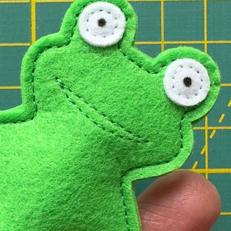 Frog Finger Puppet, Felt Finger Puppets, Instagram Creator, Finger Puppet, Reels Instagram, Finger Puppets, Quiet Book, Puppets, Sewing Pattern