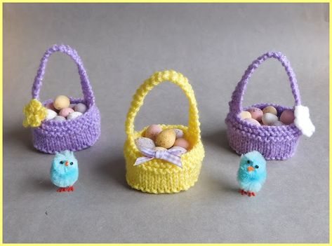 Knitted Easter Crafts, Easter Basket Pattern, Crocheted Baskets, Bunny Knitting Pattern, Accessoires Barbie, Boyfriend Crafts, Easter Toys, Knit Basket, Easter Crochet