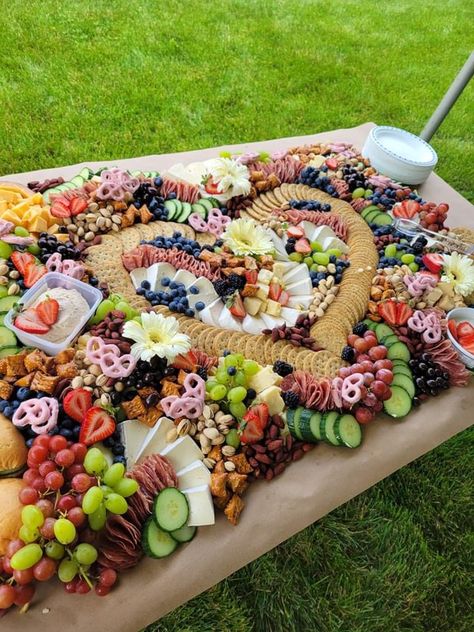 50th Anniversary Charcuterie Board, Charcuterie Heart, Charcuterie Wedding, Wedding Charcuterie, Charcuterie Board Wedding, Charcuterie Board Meats, Charcuterie Appetizers, Amazing Food Platters, Hidden Forest