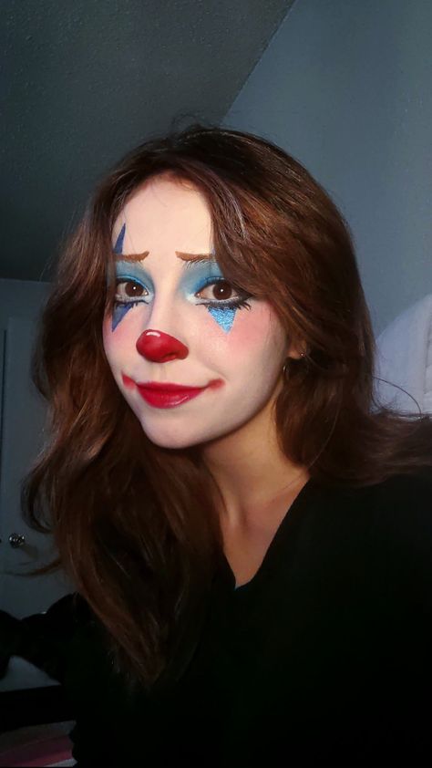 Clown Makeup Pretty Easy, Clown Makeup Face Paint, Clown Makeup Inspiration, Aesthetic Costumes Halloween, Clown Aesthetic Makeup, Cute Clown Makeup Aesthetic, Soft Clown Makeup, Happy Clown Makeup, Clown Makeup Simple