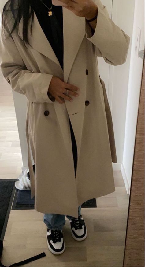 Outfit Voile, Beige Trench Coat Outfit, Trench Coat Outfit Winter, Modest Fashion Christian, Long Beige Coat, Modest Christian Clothing, Zara Trench Coat, Mantel Outfit, Long Coat Outfit