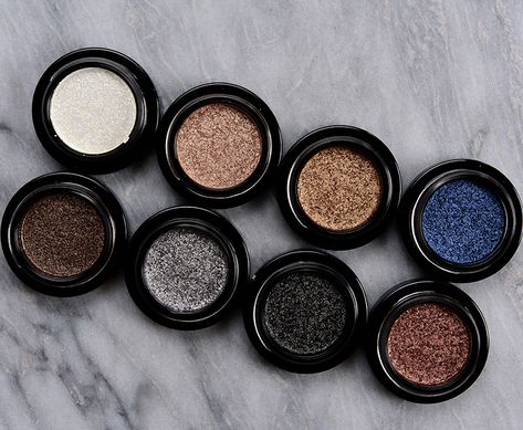 Victoria Beckham Makeup, Blend Eyeshadow, Victoria Beckham Beauty, Eyeshadow Step By Step, Shimmery Eyeshadow, Eye Brushes Set, Blending Eyeshadow, Matte Bronzer, Tom Ford Beauty