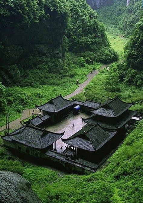 Chinese Courtyard, Paris Architecture, Asian Architecture, Chinese Architecture, Chongqing, Japanese Architecture, Sendai, Beautiful Villages, Japanese House