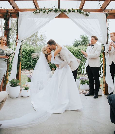 Bride And Groom Kiss, First Kiss Photo, Kissing At The Alter Poses, Wedding Kiss Pose, First Kiss Pose Wedding, Wedding First Kiss, First Kiss Wedding Pictures Photo Ideas, First Kiss Wedding Pictures, First Kiss Picture