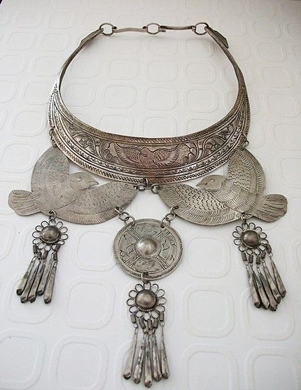 Tribal tooled metal statement necklace...perfect for a music festival, reminds me of free people..boho chic Moroccan Jewelry, Bohol, Ancient Jewelry, Jewel Box, Hippie Chic, Ethnic Jewelry, Style Boho, Looks Vintage, Hippie Style