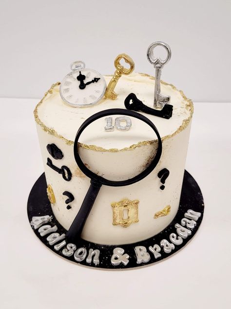 Mystery Theme Cake, Clue Themed Birthday Cake, Escape Room Birthday Party Cake, Clue Birthday Cake, Escape Room Cake Ideas, Detective Cake Ideas, Detective Birthday Cake, Room Party Ideas, Detective Cake