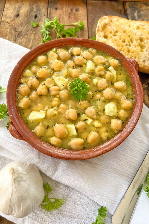 This Garbanzo Bean Stew is one of Spain's BEST-KEPT Secrets Garbanzo Bean Stew, Garbanzo Bean Soup, Garbanzo Bean Recipes, Vegetarian Meatballs, Seafood Risotto, Dairy Free Recipes Dinner, Avocado Soup, Garbanzo Bean, Fried Beans