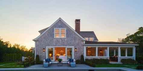 Nantucket Colonial Channels the Style of Its Historic Fishing Village—But the House Is Brand New - Mansion Global Nantucket Interior Design, Nantucket Interior, Nantucket Style Homes, Nantucket Home, Nantucket Style, Ranch Exterior, Dining Room Fireplace, Glass Staircase, Shore House