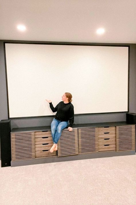 Diy Theater Room, Cheap Accent Wall, Easy Diy Accent Wall, Bedroom Ideas Storage, Projector Screen Ideas, Basement Movie Theater, Diy Accent Wall Ideas, Basement Makeover Ideas, Movie Theater Ideas