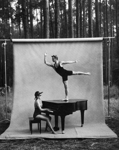 Mikhail Baryshnikov, photographed by Annie Leibovitz Anne Leibovitz, Annie Leibovitz Photos, Annie Leibovitz Photography, Mikhail Baryshnikov, Urban Culture, Photographie Portrait Inspiration, Annie Leibovitz, Famous Photographers, Dance Art