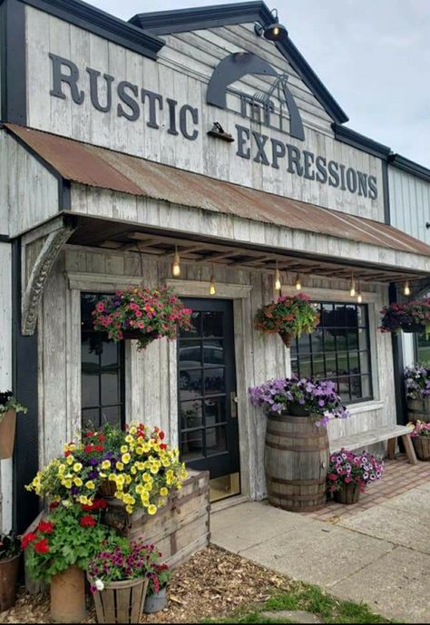 Rustic Store Fronts, Small Market Store Design, Farm Shop Ideas, Farm Store Ideas, Farm Market Ideas, Country Store Display, Farmhouse Shop, Feed Store, Outdoor Shop