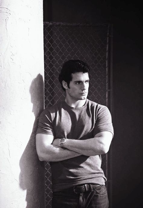 HENRY CAVILL Henry Cavill 90s, Henry Cavill Muscle, Henry Williams, 90s Actors, My Superman, Geralt Of Rivia, The Windy City, Most Handsome Men, Man Of Steel