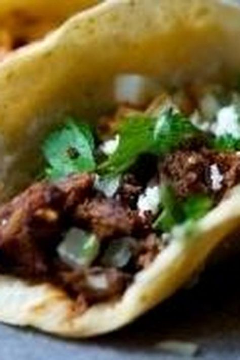 Steak and Chorizo Taco's Beef Chorizo, Chorizo Tacos, Clean Dinner Recipes, Veal Recipes, Steak Tacos, Soft Tacos, Taco Recipes, Carne Asada, Mexican Dishes