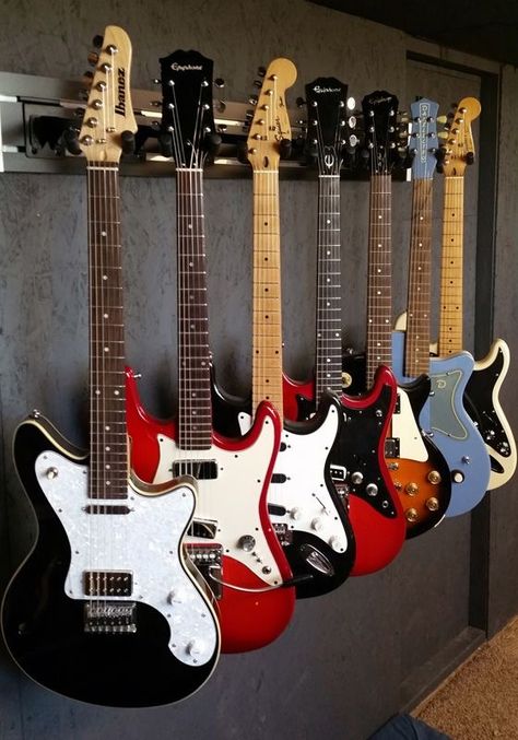 Backyard Music Studio, Guitar Hanging Ideas, Guitars On The Wall, Hanging Guitars, Unicorn House, Music Room Design, Guitar Storage, Guitar Display, Guitar Rack