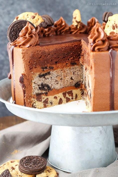 Oreo Brookie Layer Cake - a layer of chocolate chip cookie cake, oreo cake, and a fudgey chocolate brownie! All my favorite things in one AMAZING cake! Oreo Brookie, Brownie Layer Cake, Beautiful Pastries, Life Love And Sugar, Brownie Cake Recipe, Sweet Deserts, Cake Oreo, Oreo Desserts, Cocoa Powder Cookies