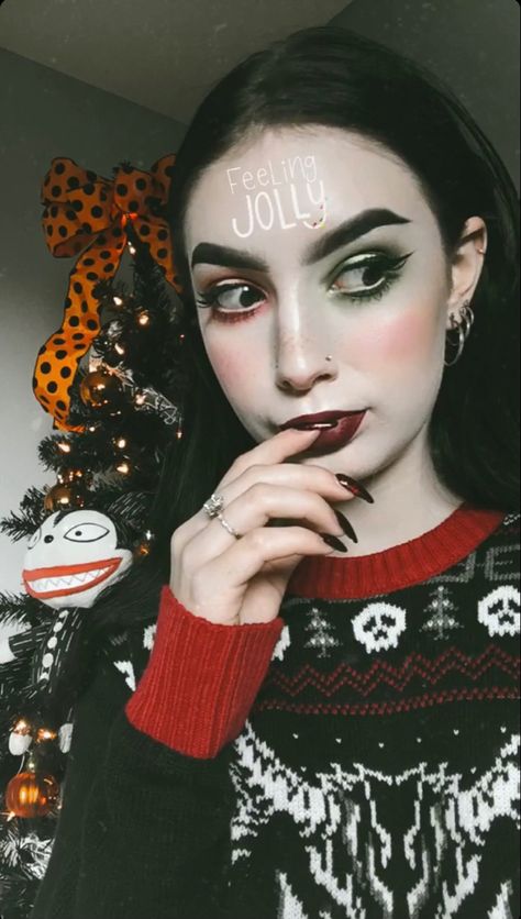 Winter Goth Makeup, Goth Christmas Makeup Looks, Grunge Christmas Makeup, Emo Christmas Makeup, Alt Christmas Makeup, Gothic Christmas Makeup, Christmas Goth Makeup, Goth Christmas Makeup, Alt Makeup Looks