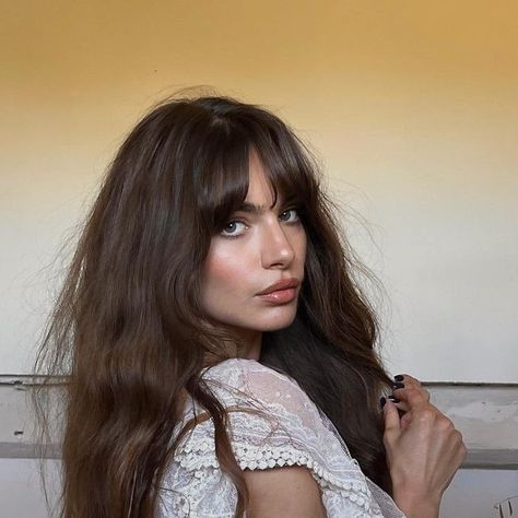 Naomi Westfield, Brown Hair Bangs, Other Aesthetic, Italian Hair, Blonde Hair Looks, How To Style Bangs, French Hair, Long Brown Hair, Long Hair With Bangs