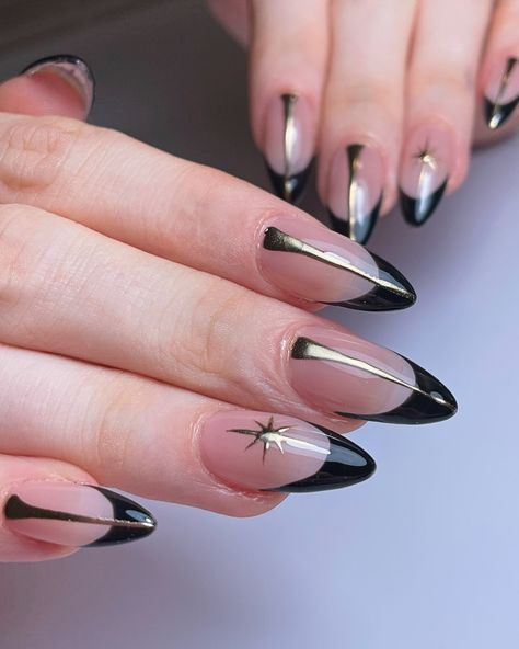 It was so special creating a gothic, art deco inspired set for my client. I have a special place in my heart for this style of nails. My client wanted to add a dramatic length to her nails without compromising comfort. We opted for @apresnailofficial tips in Medium Almond to allow my client a natural look and feel. Soft gel extensions are such a game changer, allowing you to get instant length without excess filing, dust, or discomfort! Christmas appointments are nearly booked out - book to... Fourth Wing Inspired Nails, Fourth Wing Nail Art, Fourth Wing Nails, Christmas Appointments, Gothic Art Deco, Medium Almond, Gel Extensions, Her Nails, Fourth Wing