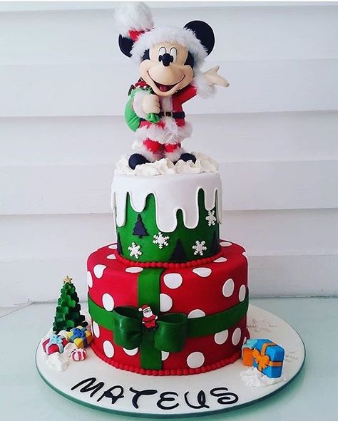 Disney Christmas Party, Γενέθλια Mickey Mouse, Disney Christmas Gifts, Christmas Birthday Cake, Mickey And Minnie Cake, Mickey Mouse Birthday Cake, Fiesta Mickey Mouse, Xmas Desserts, Mickey Cakes