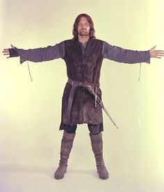 Aragorn Inspired Outfit, Aragorn Ranger Outfit, Aragorn Halloween Costume, Jerkin For Men, Aragorn Outfit, Lord Of The Rings Outfits, Lotr Inspired Outfits, Aragorn Cosplay, Aragorn Aesthetic