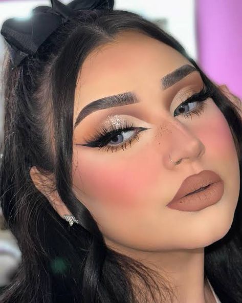 Hispanic Makeup Looks, Makeup Café, Buchona Makeup, Hispanic Makeup, Makeup Looks Everyday, Eye Makeup Images, Arabic Makeup, Learn Makeup, Makeup Is Life