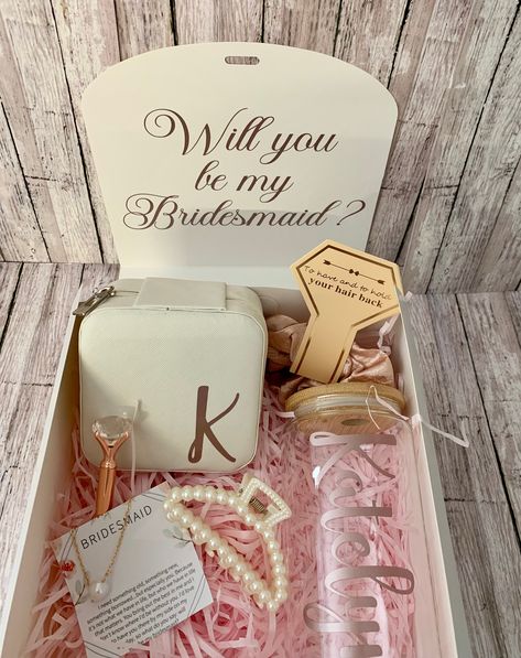 These personalized gift boxes are the perfect way to ask that special friend to be your bridesmaid. Choose the Plain Box only, Personalized Box only or include gifts with plain box or personalized box:  Wedding Proposal box includes  1) Plain or Personalized Bridesmaid Box (size 8x8x4") 2) 1 personalized Mini Jewelry Box 3) 1 Scrunchie  4) Bridesmaid Proposal Card with necklace  5) 1 Pearl Hair Clip ( Choose Cresent, Bow tie, or rectangle shape)  6) Personalized Iced Coffee Glass with Straw 7)Di Bridesmaid Box Inspiration, Ways To Ask Bridesmaids To Be In Wedding Boxes, Bridemaids Gifts Package, Bridal Proposal Box Ideas Simple, Bridemade Box Ideas, Will U Be My Bridesmaid Ideas, Will You Be My Bridesmaid Gifts Ideas, Bridesmaid Asking Ideas Boxes, Ways To Ask Bridesmaids To Be In Wedding