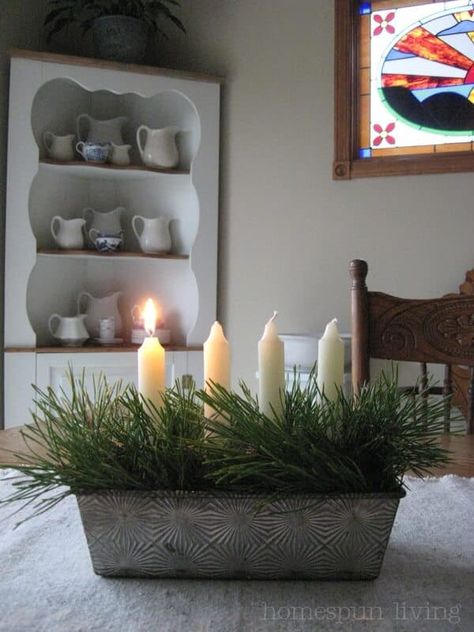 Tafel Decor, Bread Pan, Advent Candles, Advent Wreath, Primitive Christmas, Noel Christmas, Country Christmas, Christmas Centerpieces, Decoration Christmas