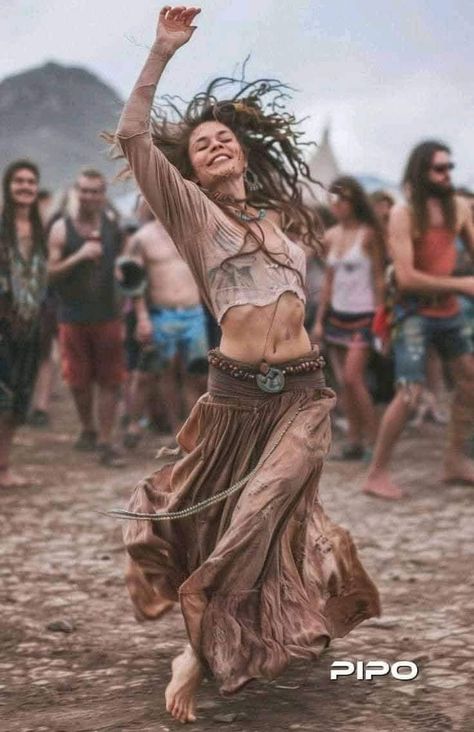 Dancing Pose Reference, Hippie Photoshoot, Hippie Photography, Meditation Place, Milo Manara, Bohemian Culture, Hippie Mom, Dirty Hippie, Art Photography Portrait