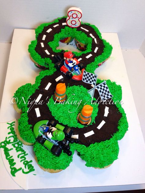 Mario Kart Cupcake Cake pull apart cupcakes Pull Apart Cupcake Ideas, Birthday Cake For Boys, Super Mario Cupcakes, Pull Apart Cupcake, Gourmet Pastries, Pull Apart Cupcake Cake, Pull Apart Cake, Cake Pulls, Mario Bros Birthday