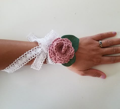 Prom Flower Bracelet, Crochet Wedding Decorations, Crochet Corsage, Felt Cross, Crochet Fan, Orchid Corsages, Simple Paper Flower, Bridal Corsage, Prom Corsage And Boutonniere