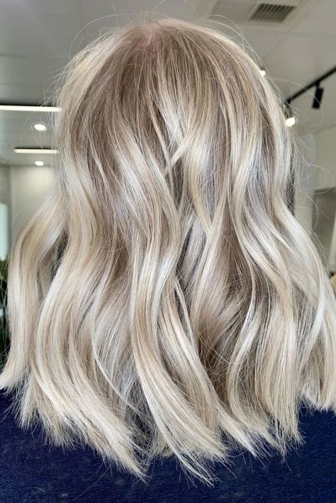 Cool Toned Blonde Hair, Neutral Blonde Hair, Cream Blonde Hair, Cool Blonde Hair Colour, Beach Blonde Hair, Summer Blonde Hair, Warm Scarves, Neutral Blonde, Color Ideas For Blondes