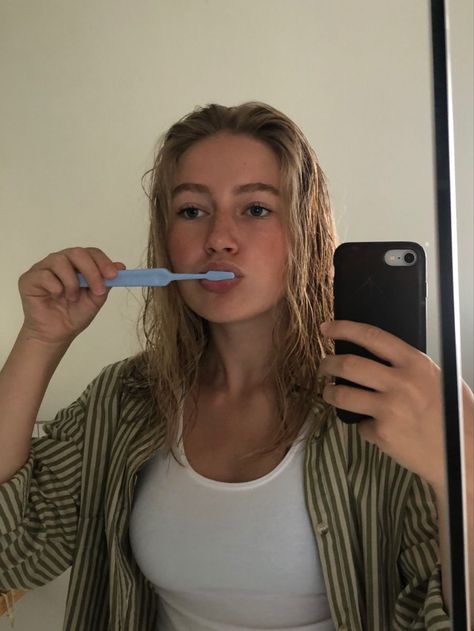 Toothbrush Vision Board Brush Teeth, Teeth Cleaning Aesthetic, Teeth Brush Aesthetic, Brush Your Teeth Aesthetic, Good Teeth Aesthetic, Flossing Teeth Aesthetic, Clean Teeth Aesthetic, Washing Face Aesthetic, Wet Hair Selfie